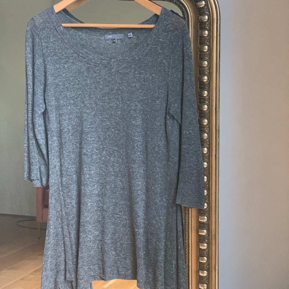 Vince lightweight, crew neck, asymmetrical cut